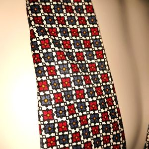 Grenada cotton flower diamond tie.